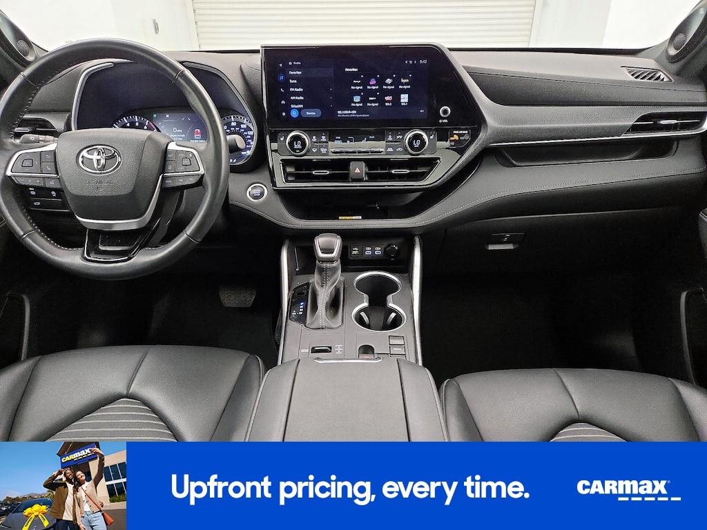 used 2023 Toyota Highlander car, priced at $39,998