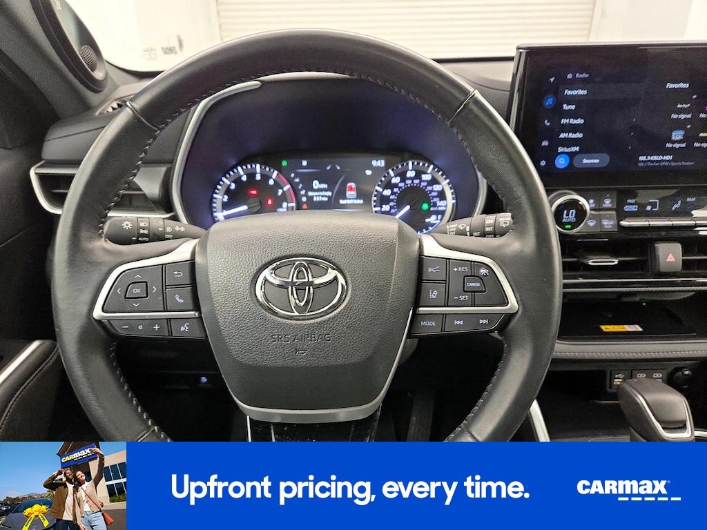 used 2023 Toyota Highlander car, priced at $39,998