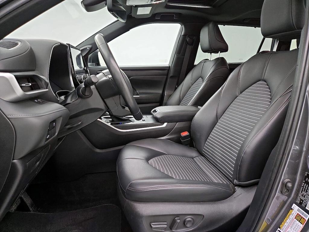 used 2023 Toyota Highlander car, priced at $39,998