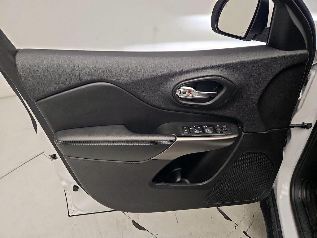 used 2020 Jeep Cherokee car, priced at $18,998