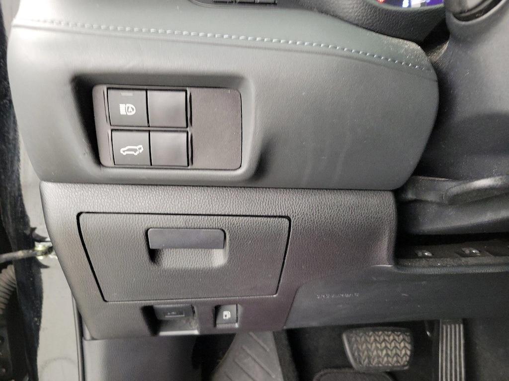 used 2022 Toyota Highlander car, priced at $35,998