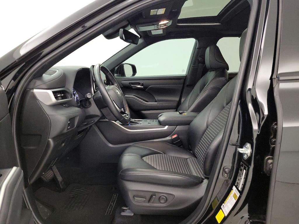 used 2022 Toyota Highlander car, priced at $35,998