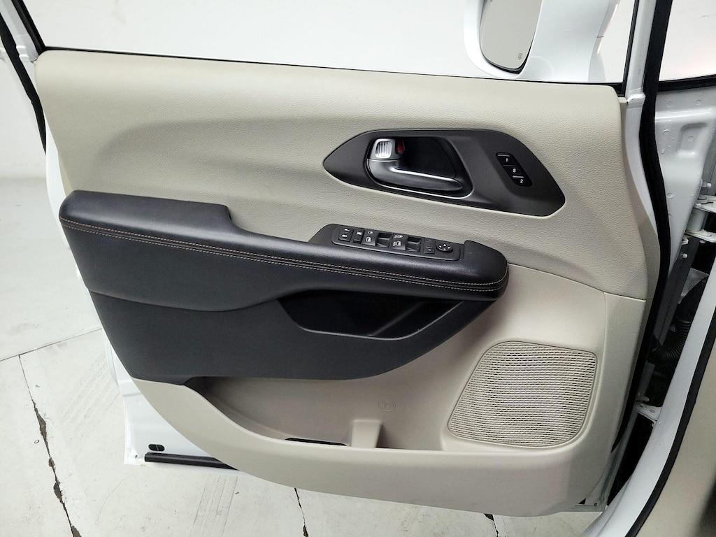 used 2020 Chrysler Pacifica car, priced at $23,998