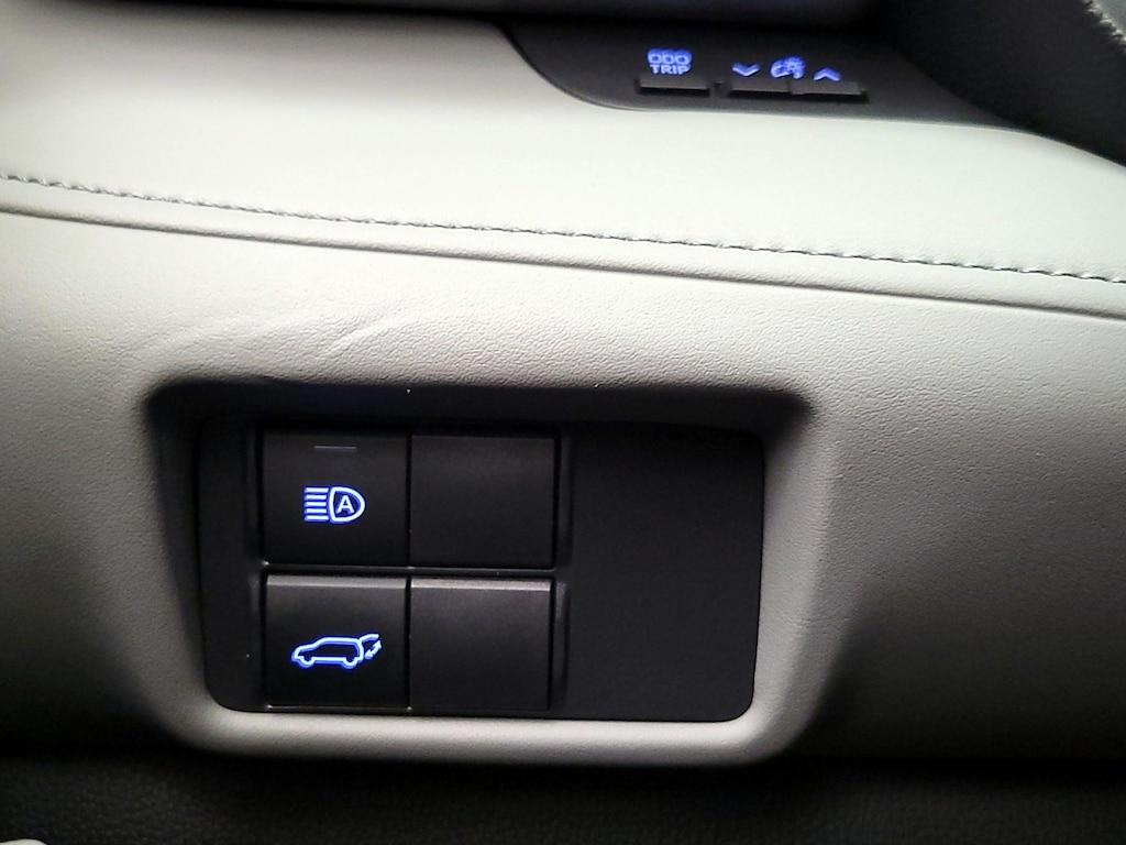 used 2021 Toyota Highlander car, priced at $30,998