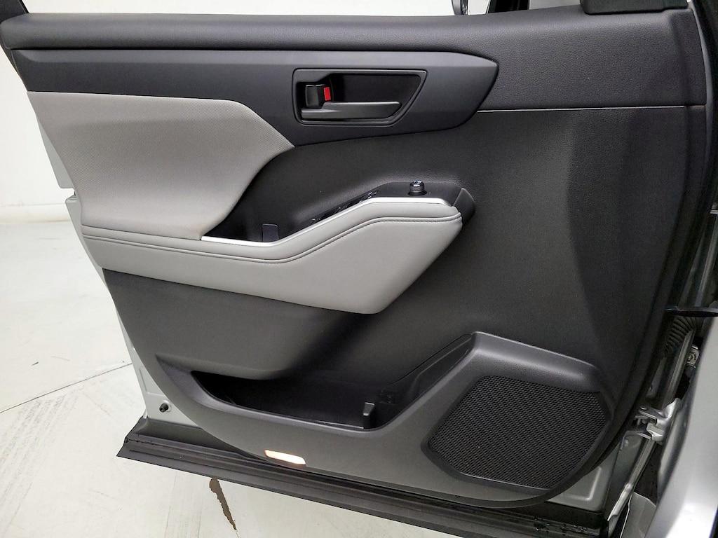 used 2021 Toyota Highlander car, priced at $30,998