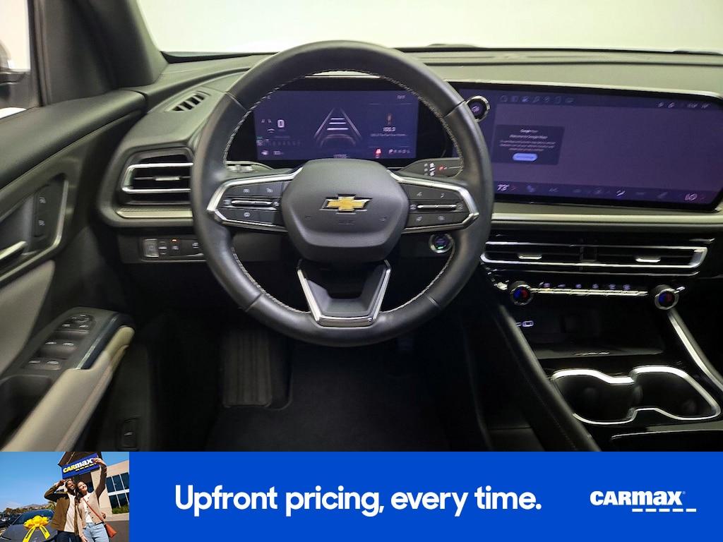 used 2025 Chevrolet Traverse car, priced at $40,998