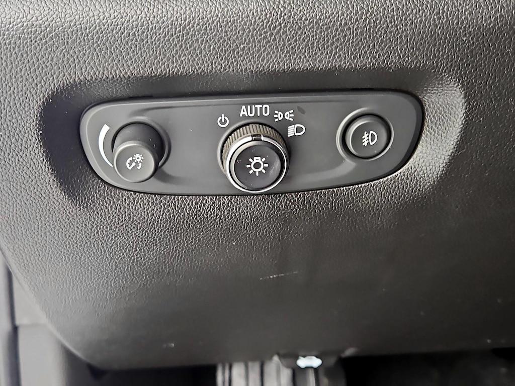 used 2021 Chevrolet Traverse car, priced at $32,998