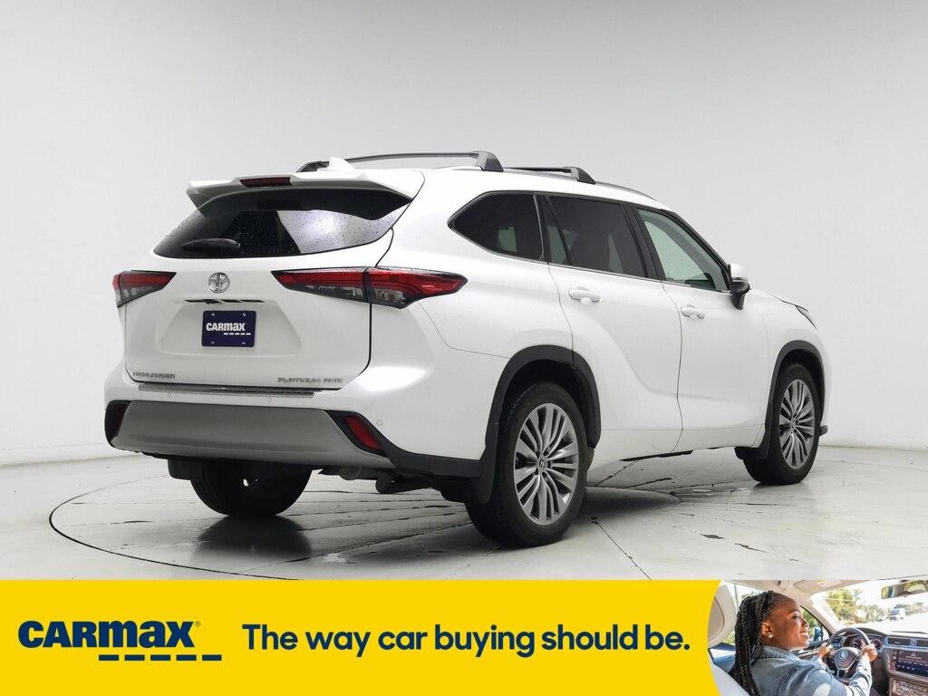 used 2022 Toyota Highlander car, priced at $39,998