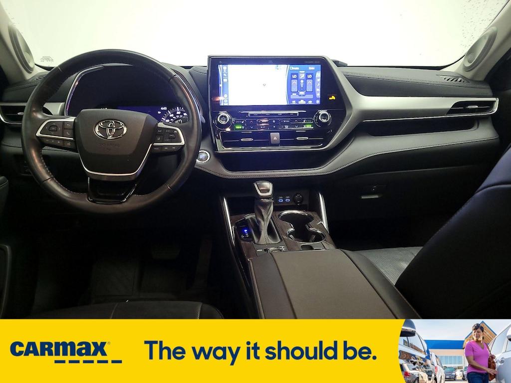 used 2022 Toyota Highlander car, priced at $39,998