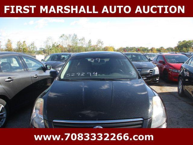 used 2009 Nissan Altima car, priced at $1,500