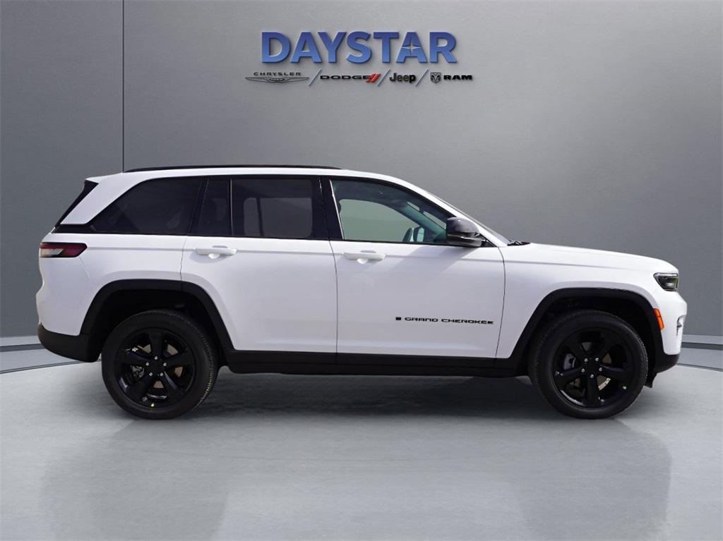 new 2025 Jeep Grand Cherokee car, priced at $43,575