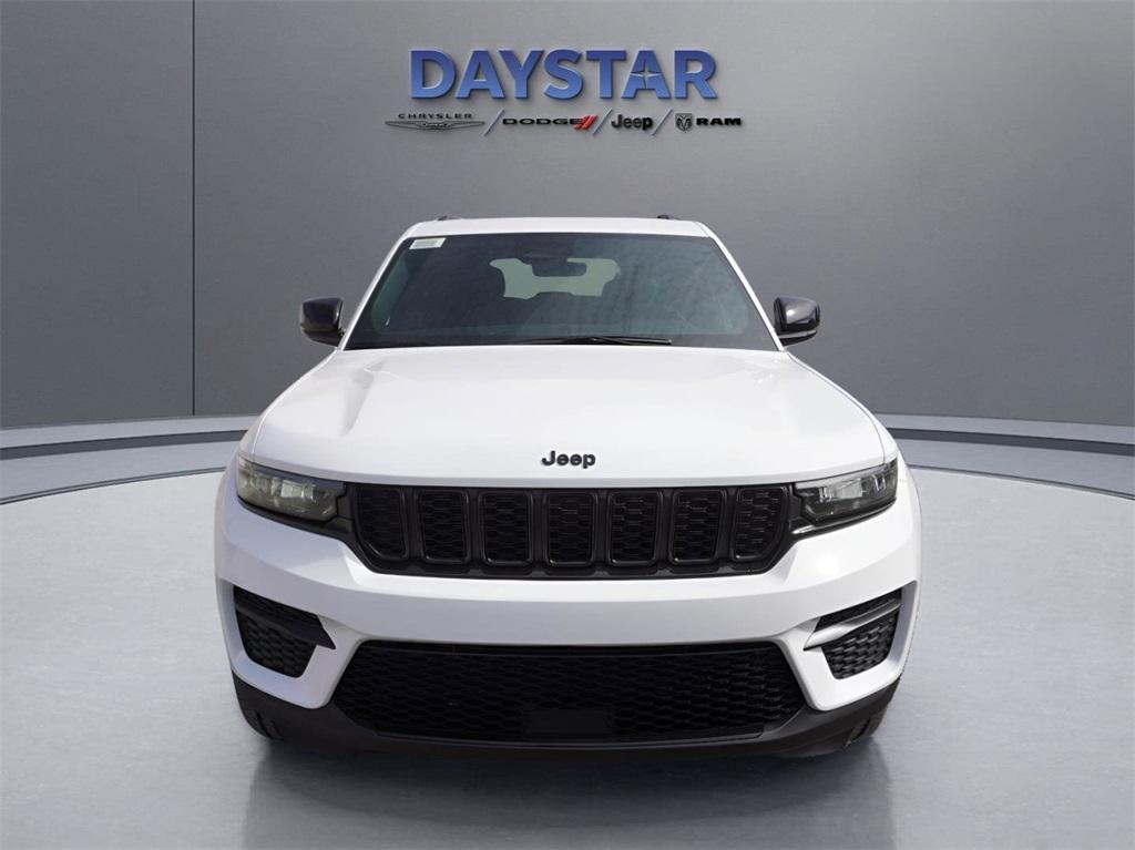 new 2025 Jeep Grand Cherokee car, priced at $43,575