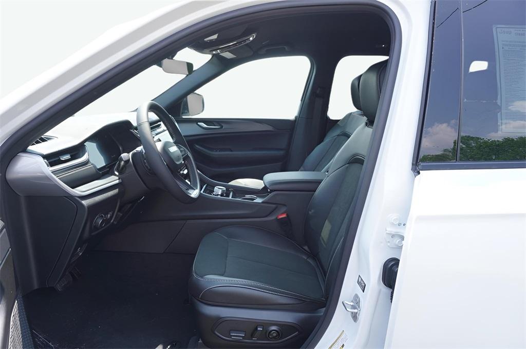 new 2025 Jeep Grand Cherokee car, priced at $48,275