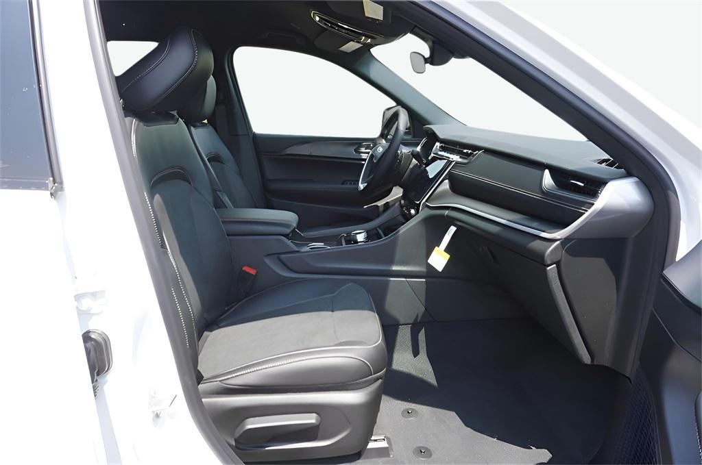 new 2025 Jeep Grand Cherokee car, priced at $48,275
