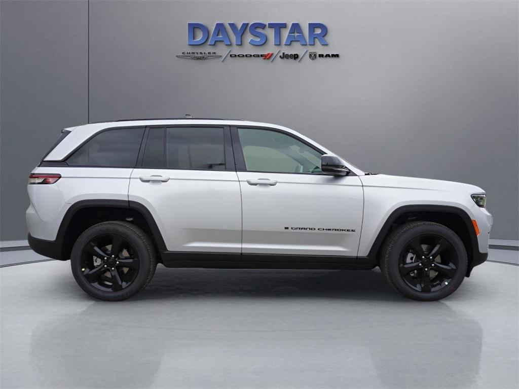 new 2025 Jeep Grand Cherokee car, priced at $45,500