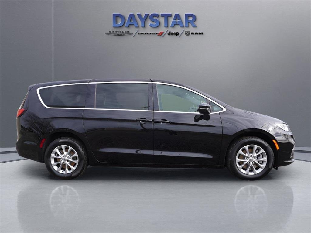 new 2025 Chrysler Pacifica car, priced at $45,885