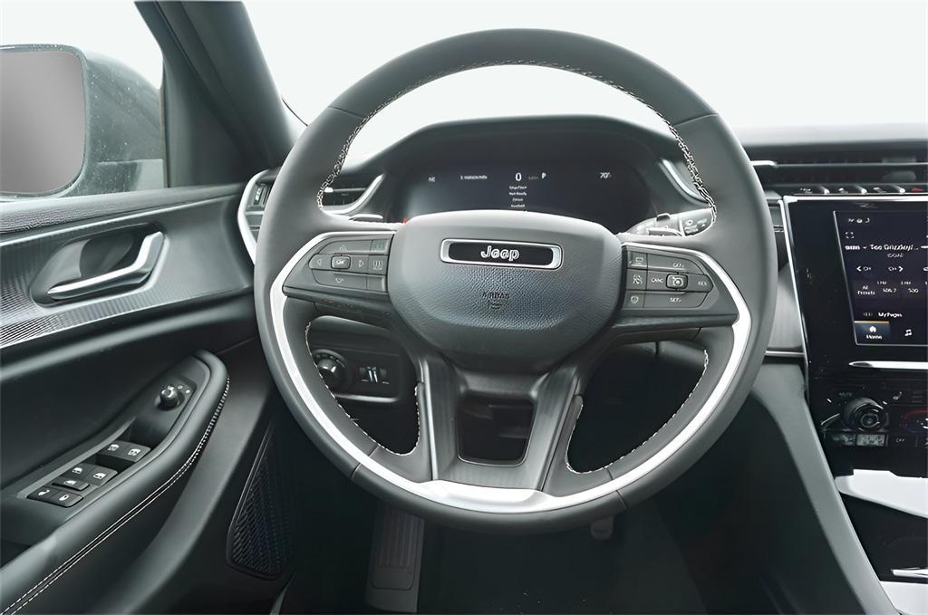 new 2025 Jeep Grand Cherokee car, priced at $48,870