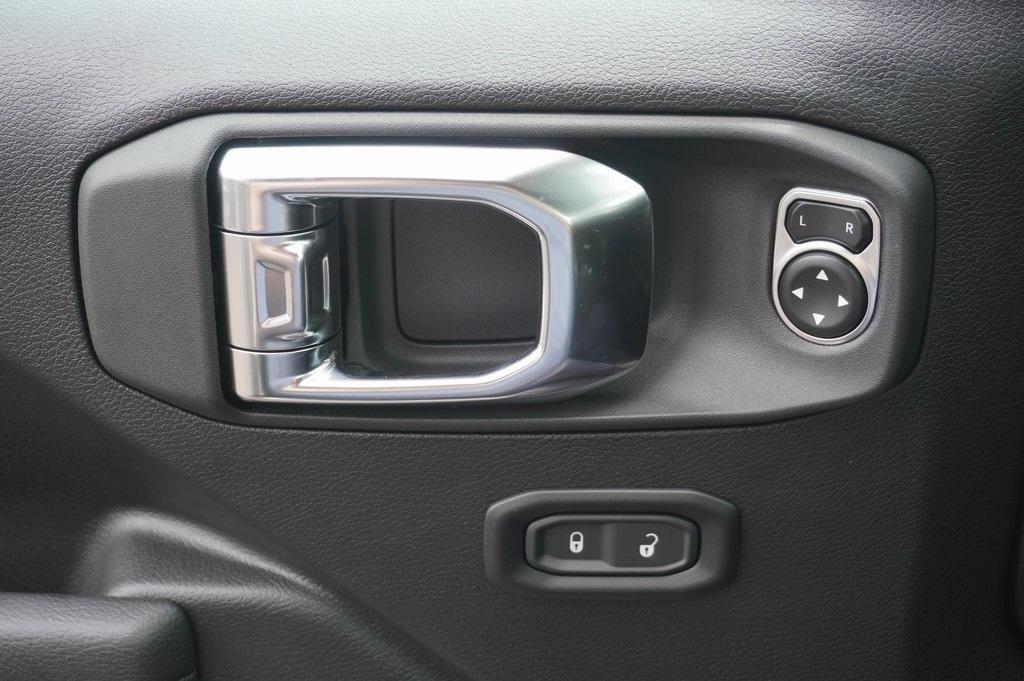 new 2025 Jeep Wrangler car, priced at $54,370