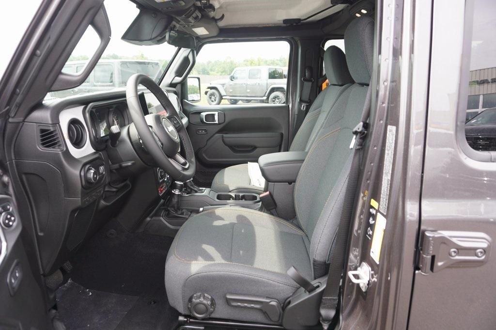 new 2025 Jeep Wrangler car, priced at $54,370