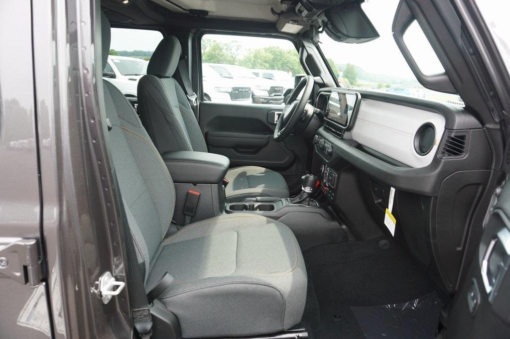 new 2025 Jeep Wrangler car, priced at $54,370