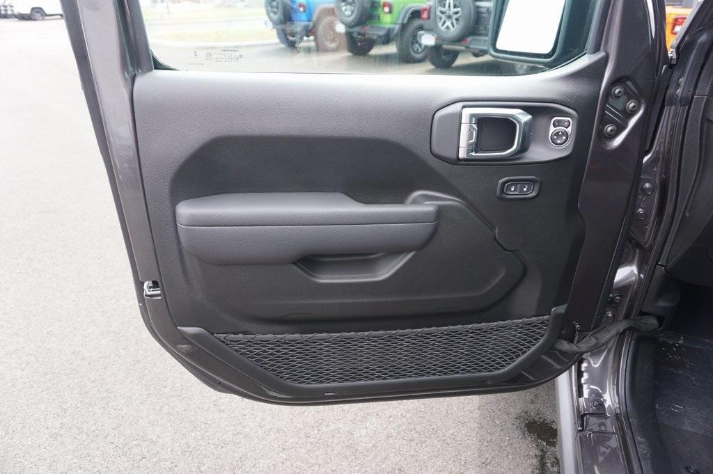 new 2025 Jeep Wrangler car, priced at $54,370