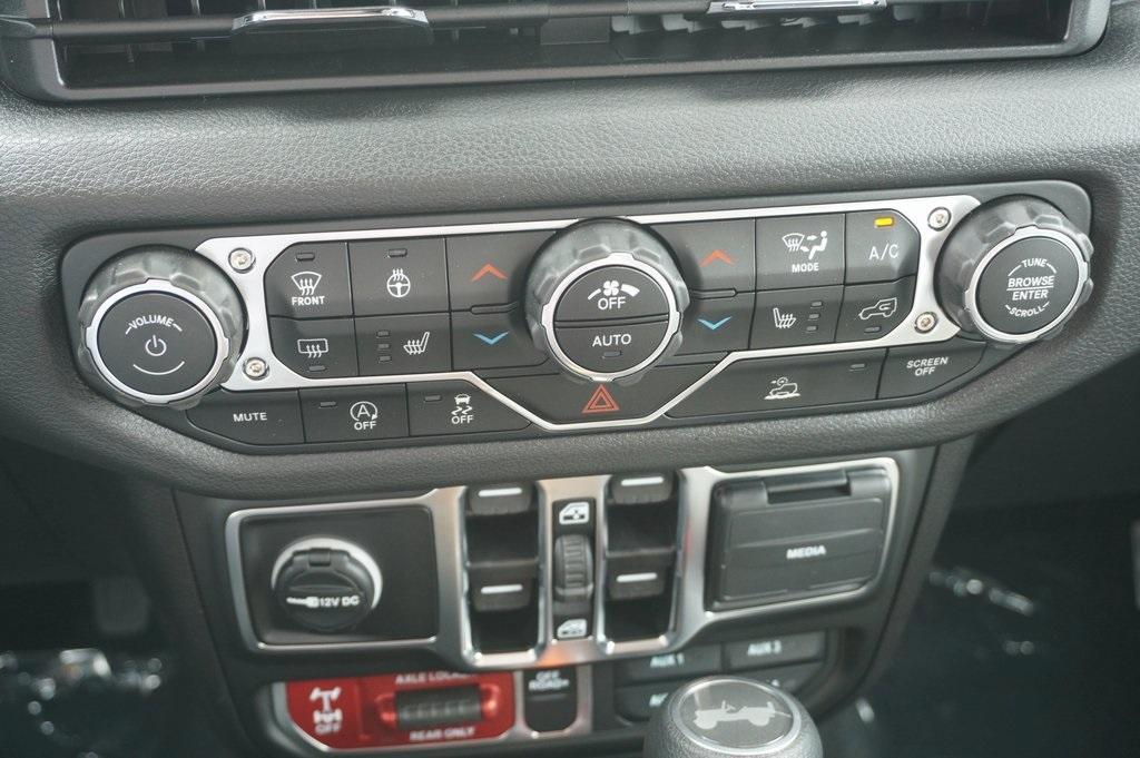new 2025 Jeep Wrangler car, priced at $54,370