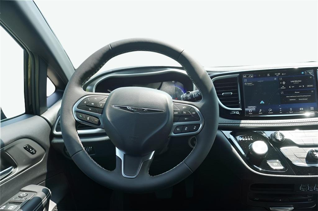 new 2025 Chrysler Pacifica car, priced at $51,685