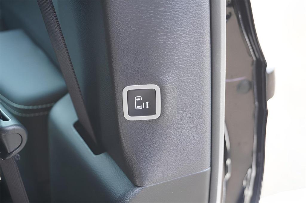 new 2025 Chrysler Pacifica car, priced at $51,685