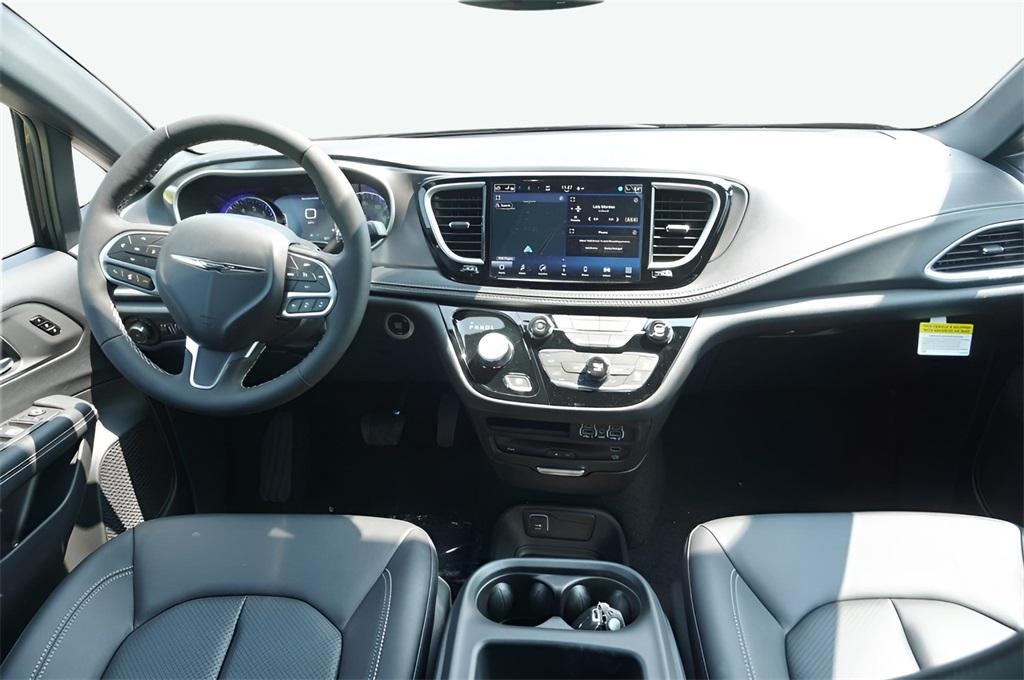 new 2025 Chrysler Pacifica car, priced at $51,685