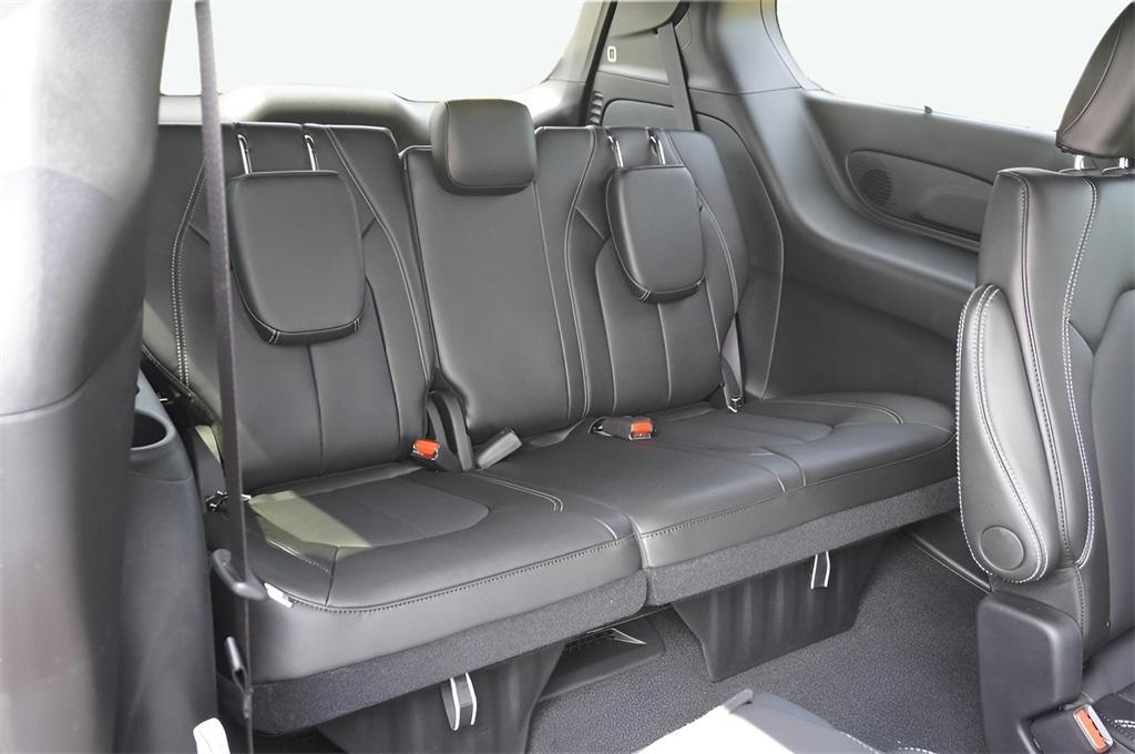 new 2025 Chrysler Pacifica car, priced at $51,685