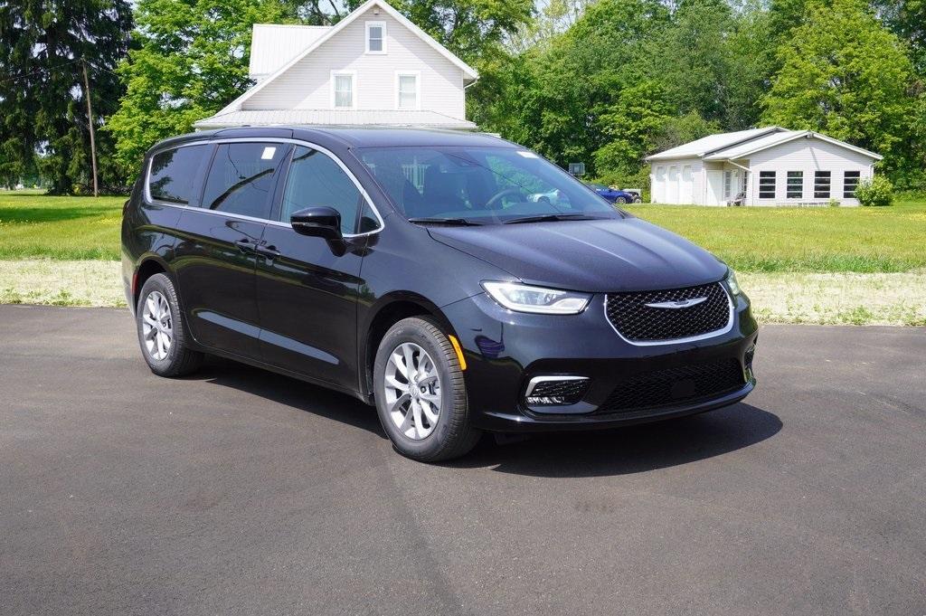 new 2025 Chrysler Pacifica car, priced at $51,685
