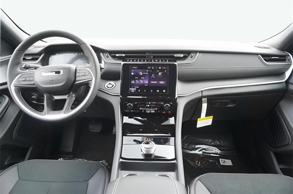 new 2025 Jeep Grand Cherokee car, priced at $48,870