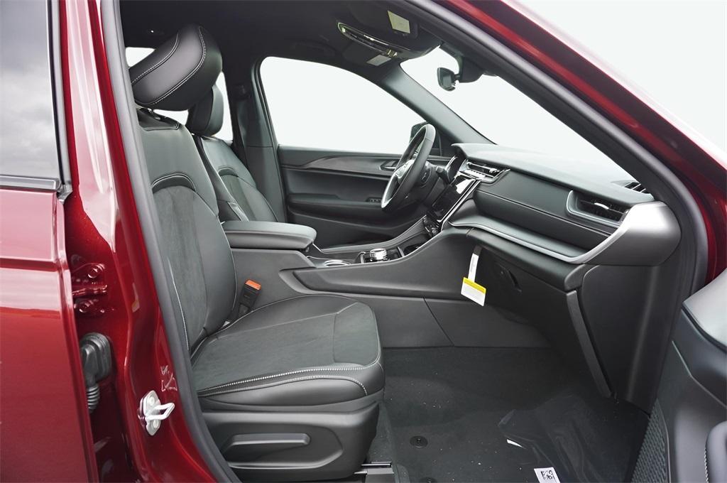 new 2025 Jeep Grand Cherokee car, priced at $48,870
