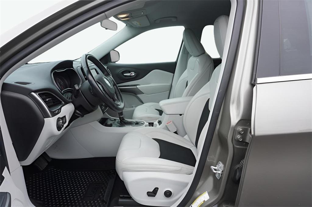 used 2020 Jeep Cherokee car, priced at $18,555