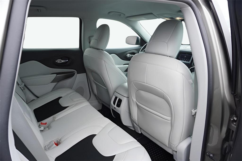 used 2020 Jeep Cherokee car, priced at $18,555