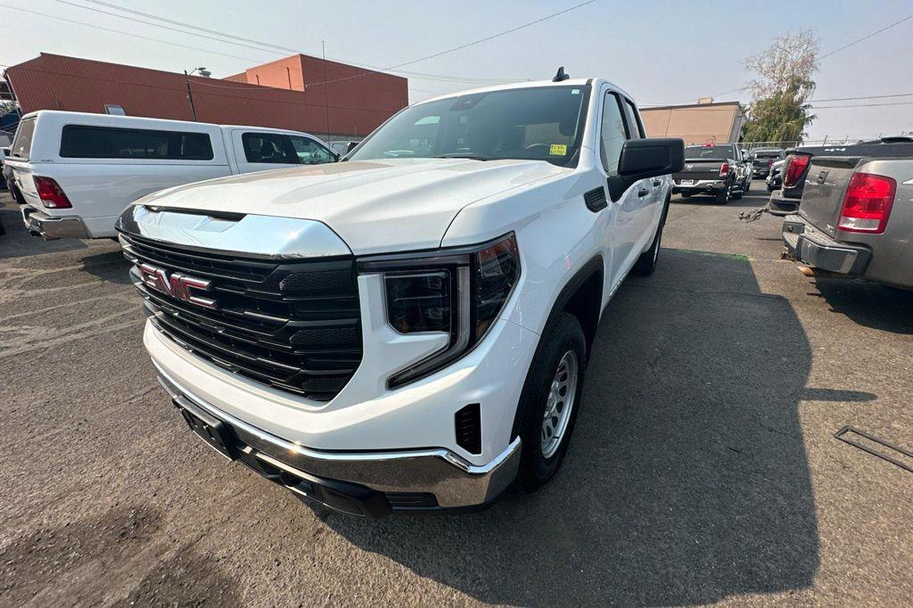 used 2024 GMC Sierra 1500 car, priced at $38,900