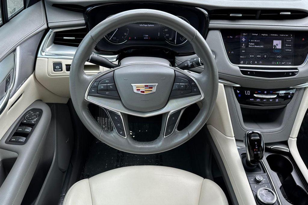 used 2022 Cadillac XT5 car, priced at $31,900
