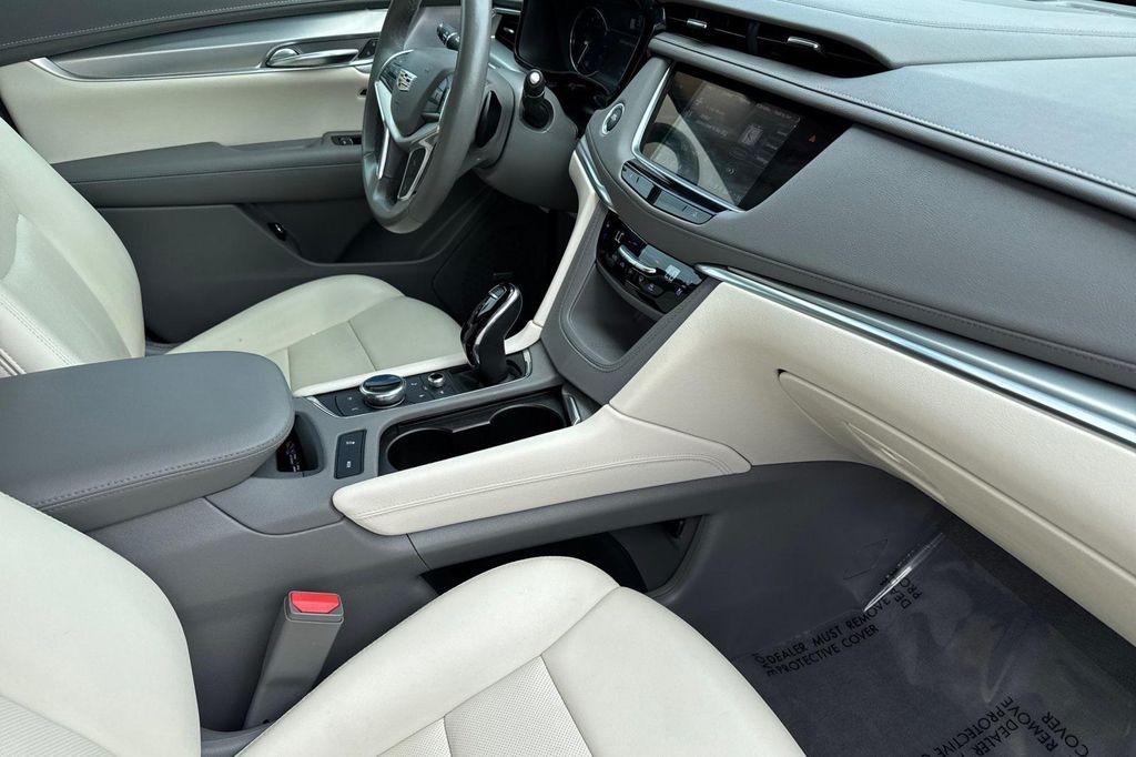 used 2022 Cadillac XT5 car, priced at $31,900