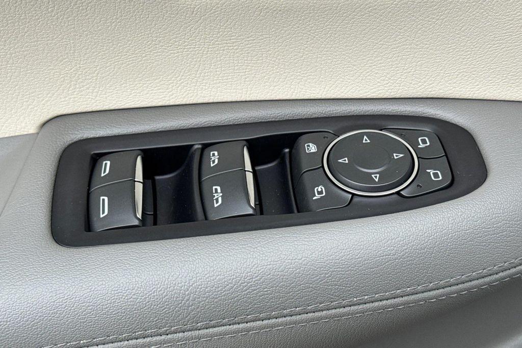 used 2022 Cadillac XT5 car, priced at $31,900