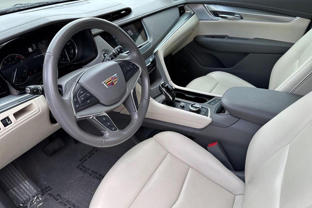 used 2022 Cadillac XT5 car, priced at $31,900
