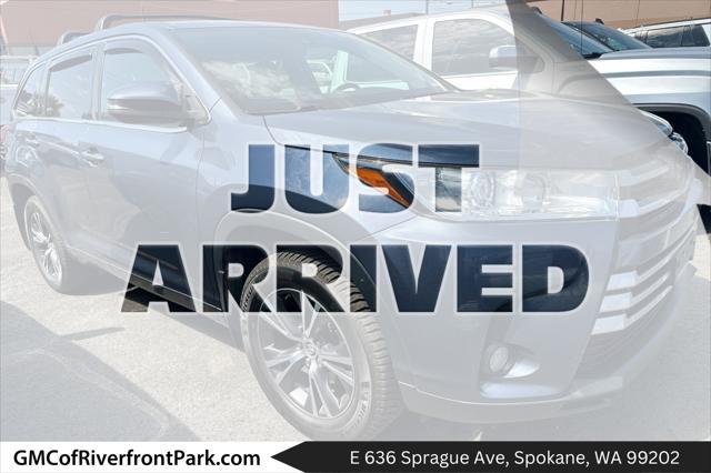 used 2018 Toyota Highlander car, priced at $26,995