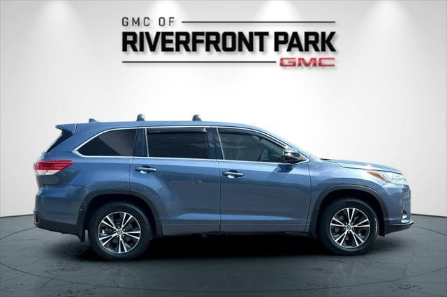 used 2018 Toyota Highlander car, priced at $26,995