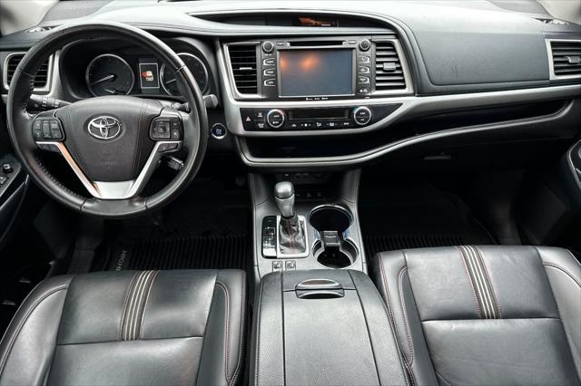 used 2019 Toyota Highlander car, priced at $29,400