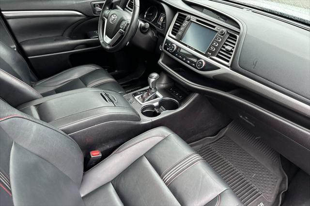 used 2019 Toyota Highlander car, priced at $29,400