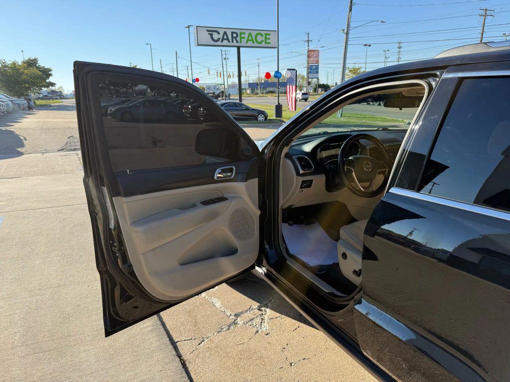 used 2021 Jeep Grand Cherokee car, priced at $17,499