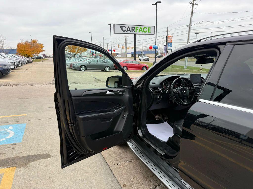 used 2019 Mercedes-Benz GLE 400 car, priced at $17,499