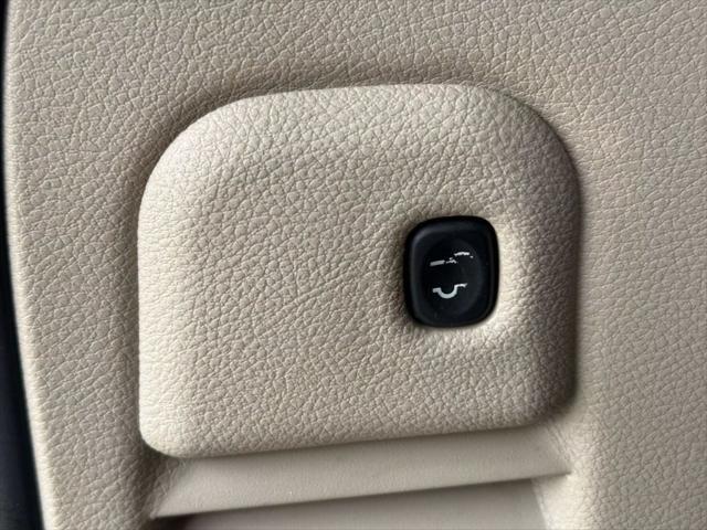 used 2018 Jeep Grand Cherokee car, priced at $15,990