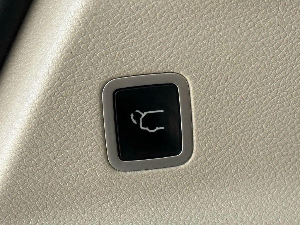 used 2018 Chrysler Pacifica car, priced at $12,499