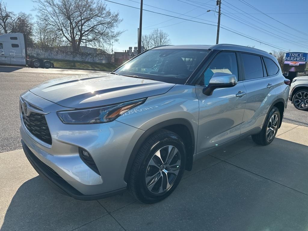 used 2023 Toyota Highlander car, priced at $38,500