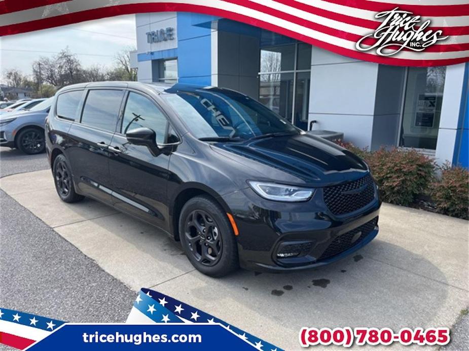 used 2023 Chrysler Pacifica Hybrid car, priced at $42,500